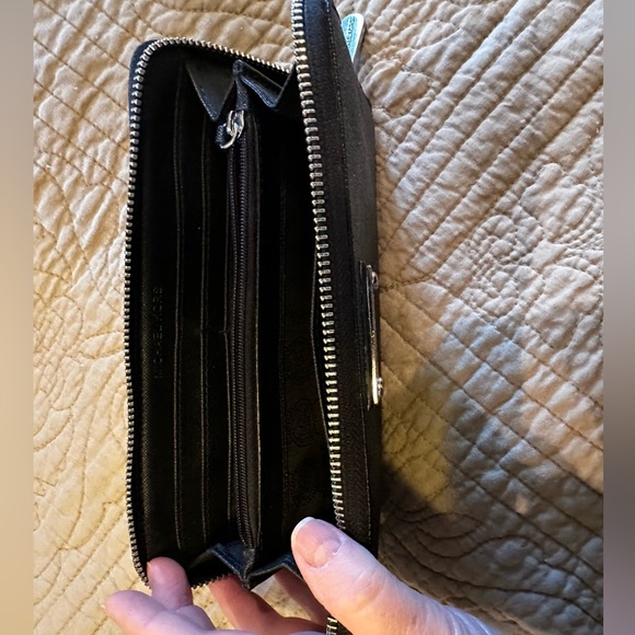 Michael Kors jet set travel wallet - Picture 2 of 2